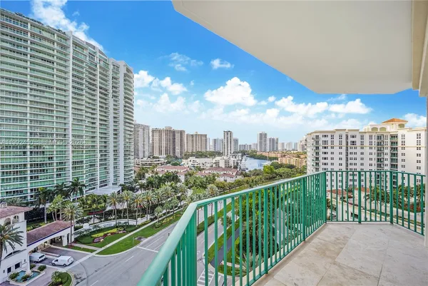 $4,900 | 20000 East Country Club Drive, Unit 1211, Aventura, FL 33180