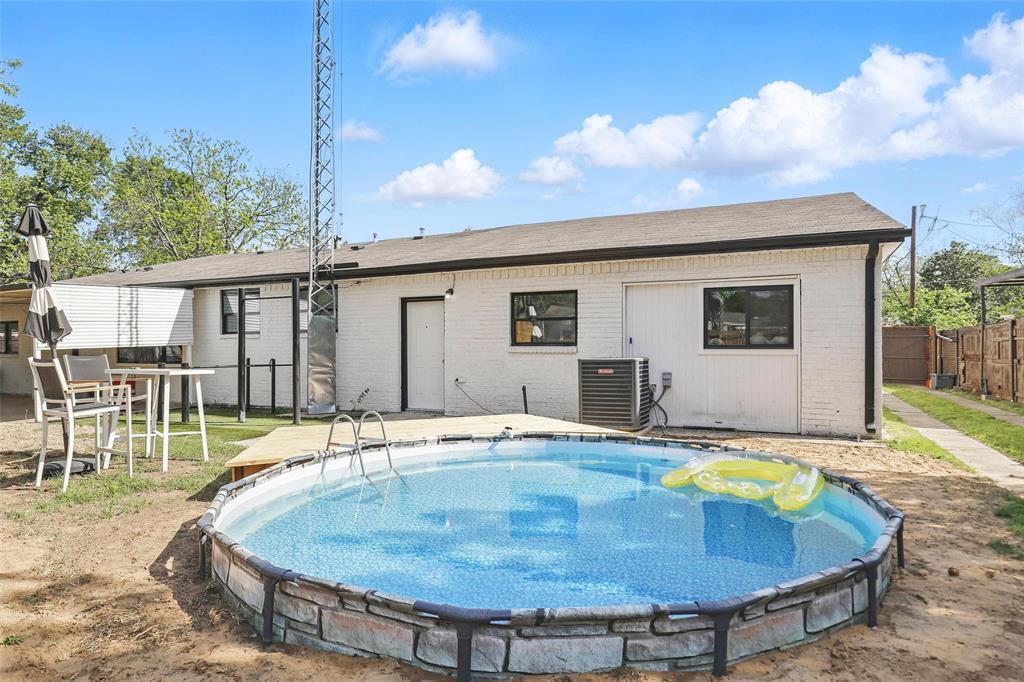 5200 Barbara Road River Oaks, TX 76114 - Photo 36 of 40 a view of a backyard with swimming pool