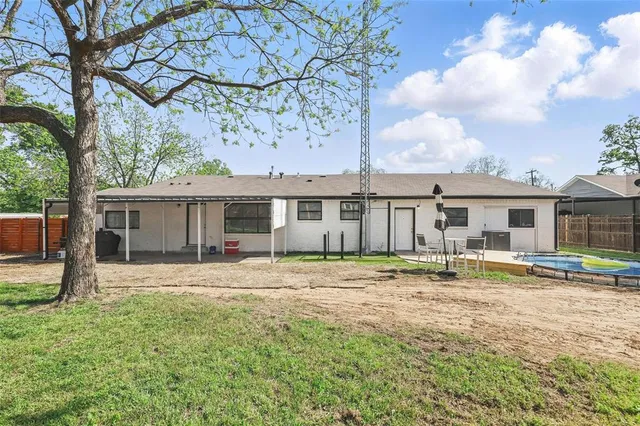$435,000 | 5200 Barbara Road, River Oaks, TX 76114