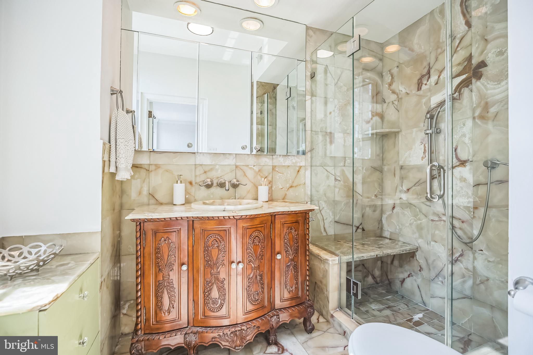 1800 Rittenhouse Square, Unit 902 Philadelphia, PA 19103 - Photo 14 of 21 Primary Ensuite Bath