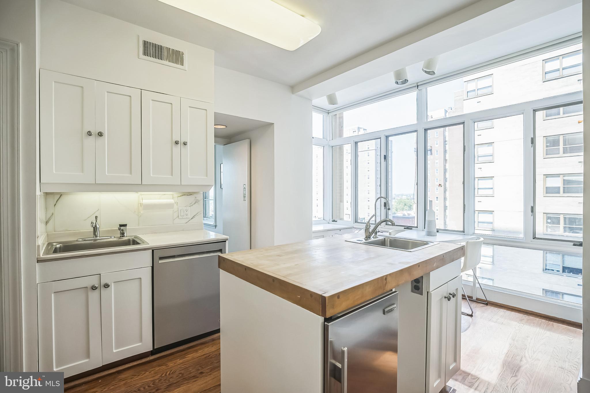 1800 Rittenhouse Square, Unit 902 Philadelphia, PA 19103 - Photo 8 of 21 Kitchen