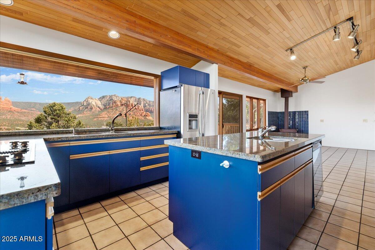 95 Lucerne Road Sedona, AZ 86336 - Photo 12 of 51 Airy Kitchen with Red Rock Views