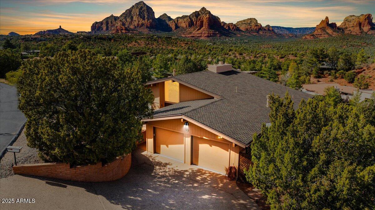 95 Lucerne Road Sedona, AZ 86336 - Photo 2 of 51 Timeless Architecture Amidst Red Rocks