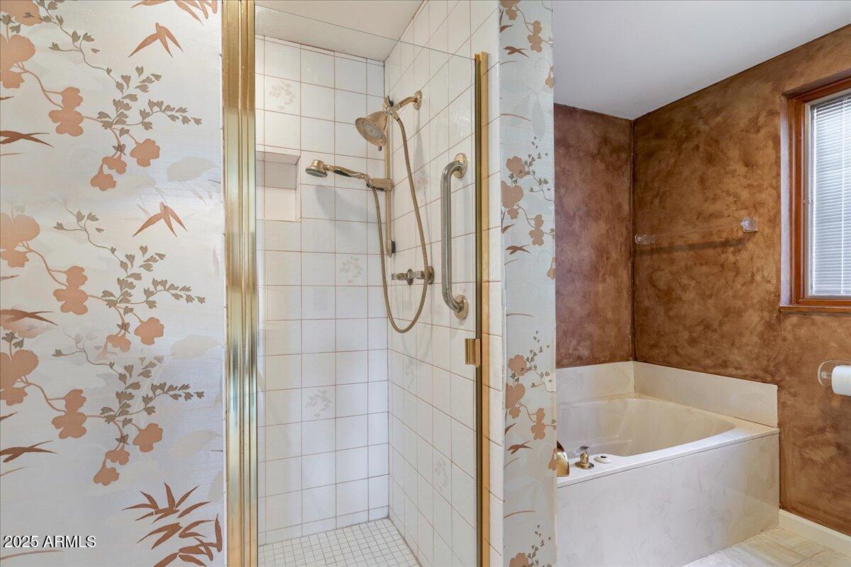 95 Lucerne Road Sedona, AZ 86336 - Photo 29 of 51 Primary Ensuite Bath