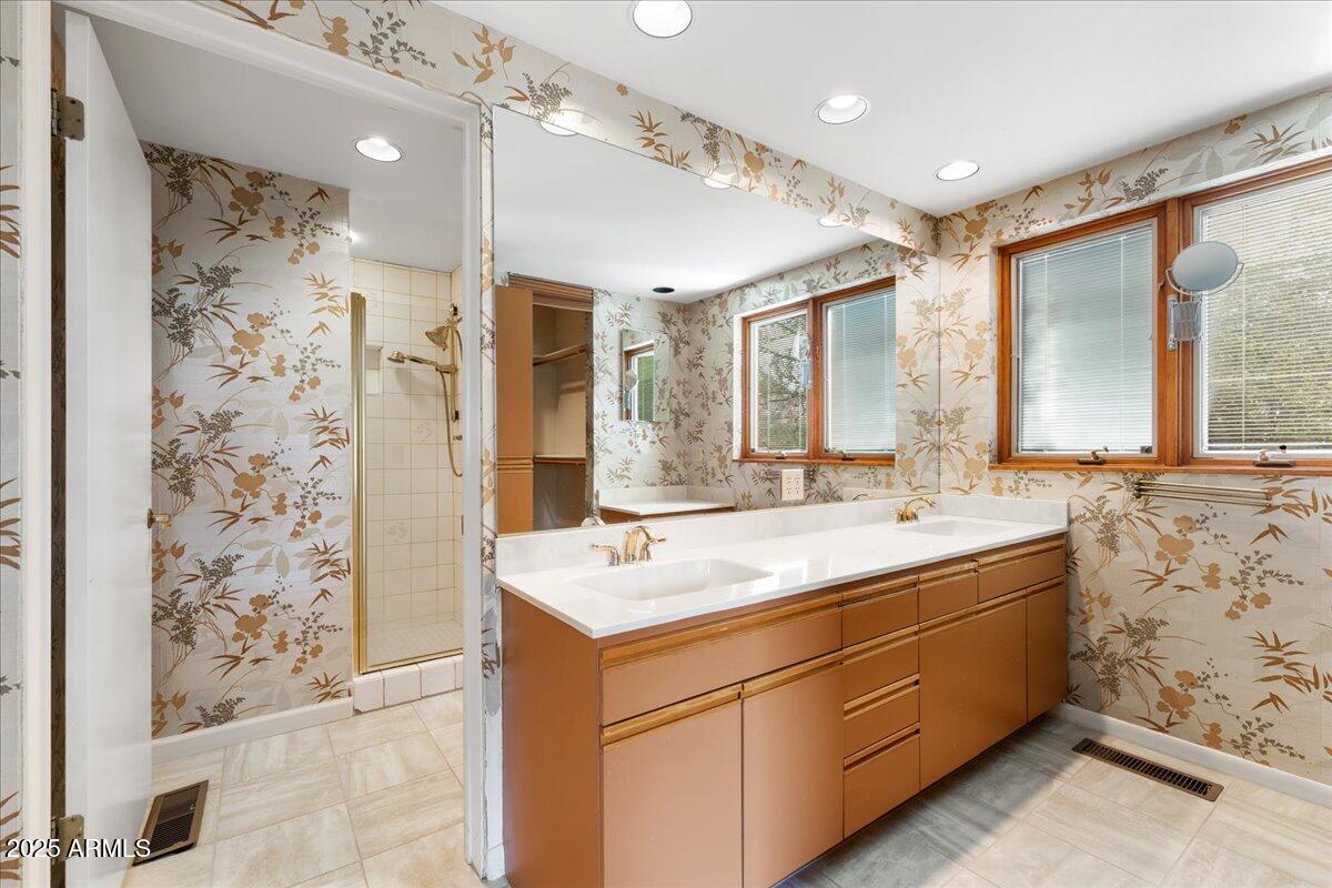 95 Lucerne Road Sedona, AZ 86336 - Photo 30 of 51 Spa-Inspired Ensuite Bath