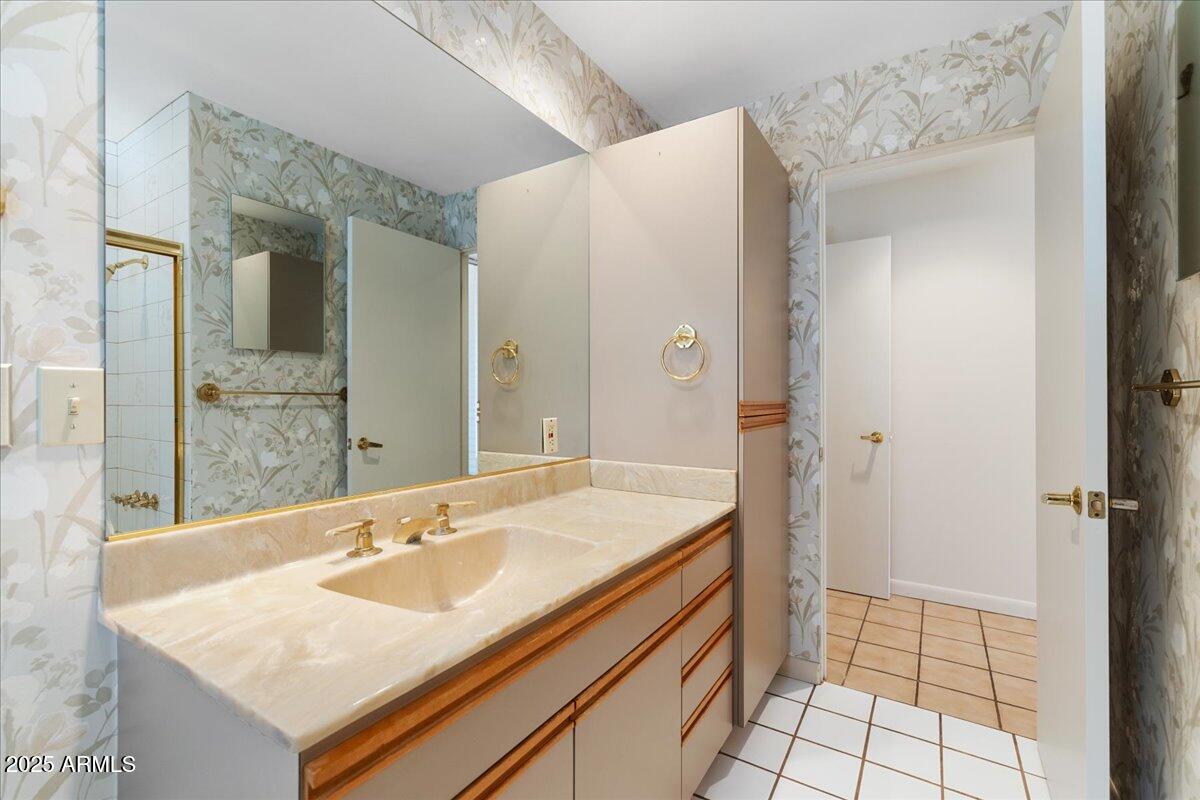 95 Lucerne Road Sedona, AZ 86336 - Photo 32 of 51 Upstairs Guest Bathroom