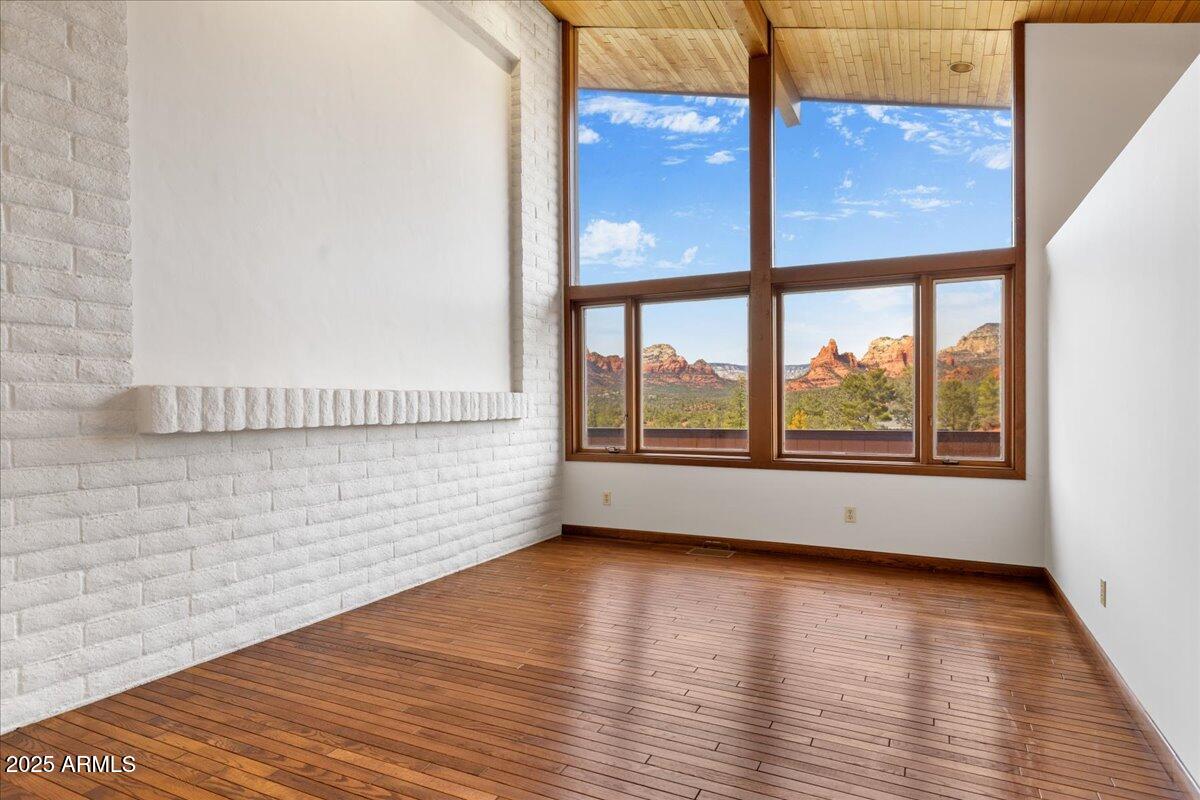 95 Lucerne Road Sedona, AZ 86336 - Photo 9 of 51 Art-Focused Dining Elegance