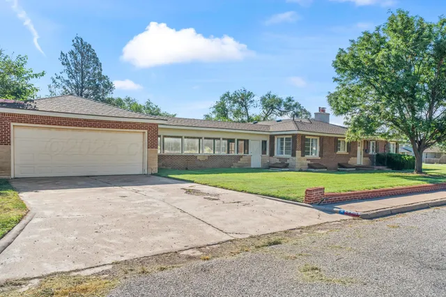 a view of outdoor space yard and front view of a house