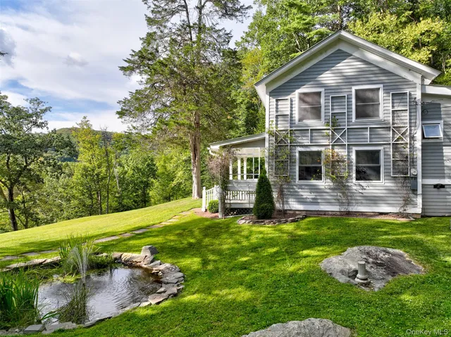 a view of a house with a yard