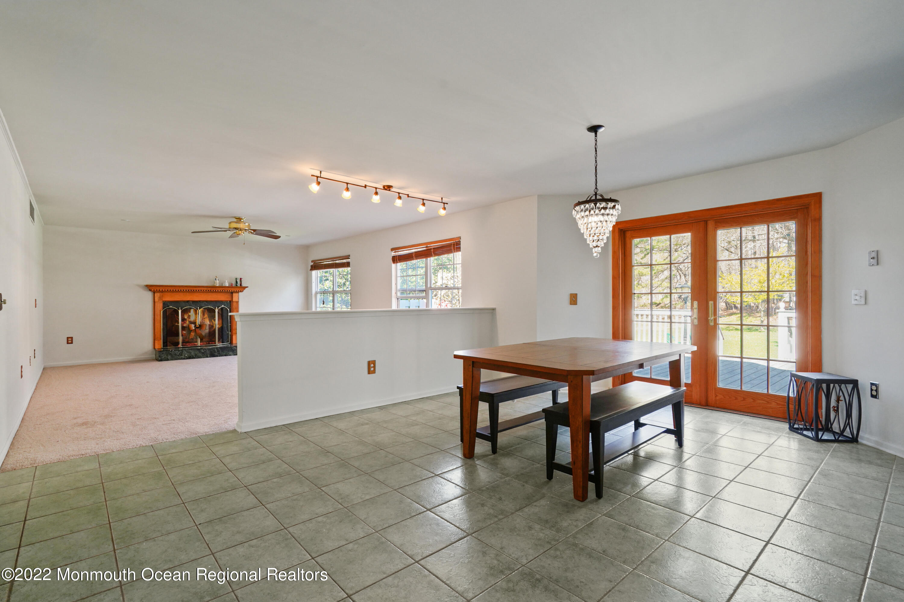 6 Bryce Canyon Road Howell, NJ 07731 - Photo 10 of 42 Breakfast Area