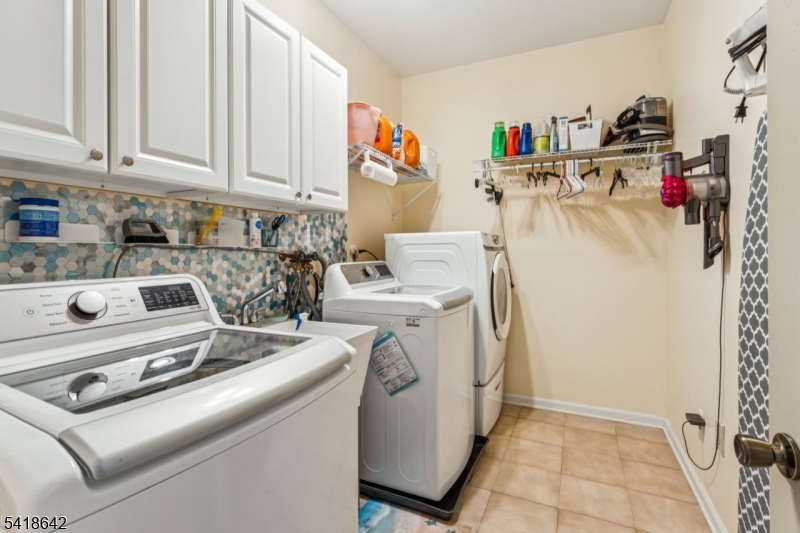 11 North Ridge Road Denville, NJ 07834 - Photo 21 of 43 a utility room with dryer and washer