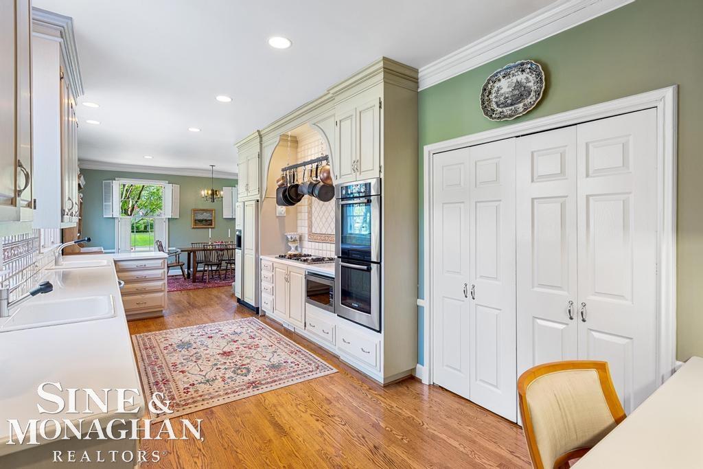 77 Renaud Road Grosse Pointe Shores, MI 48236 - Photo 11 of 80