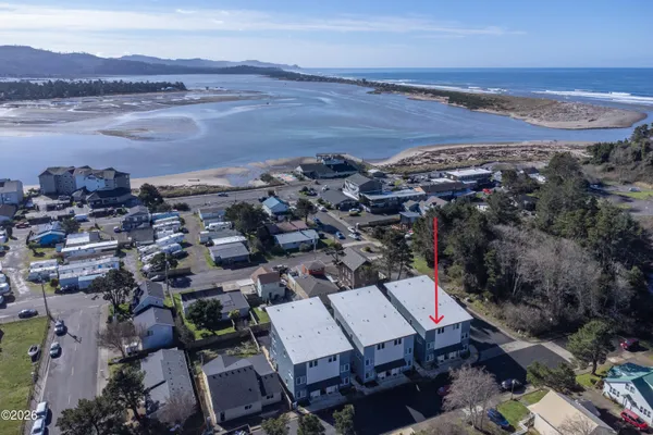 $425,000 | 916 Southwest 48th Street, Unit 4, Lincoln City, OR 97367
