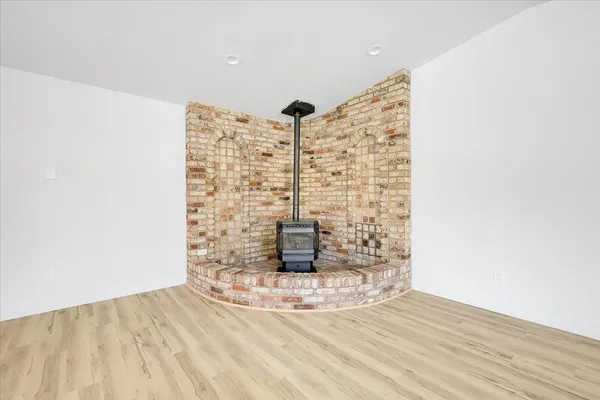a bathroom with a toilet and a bathtub