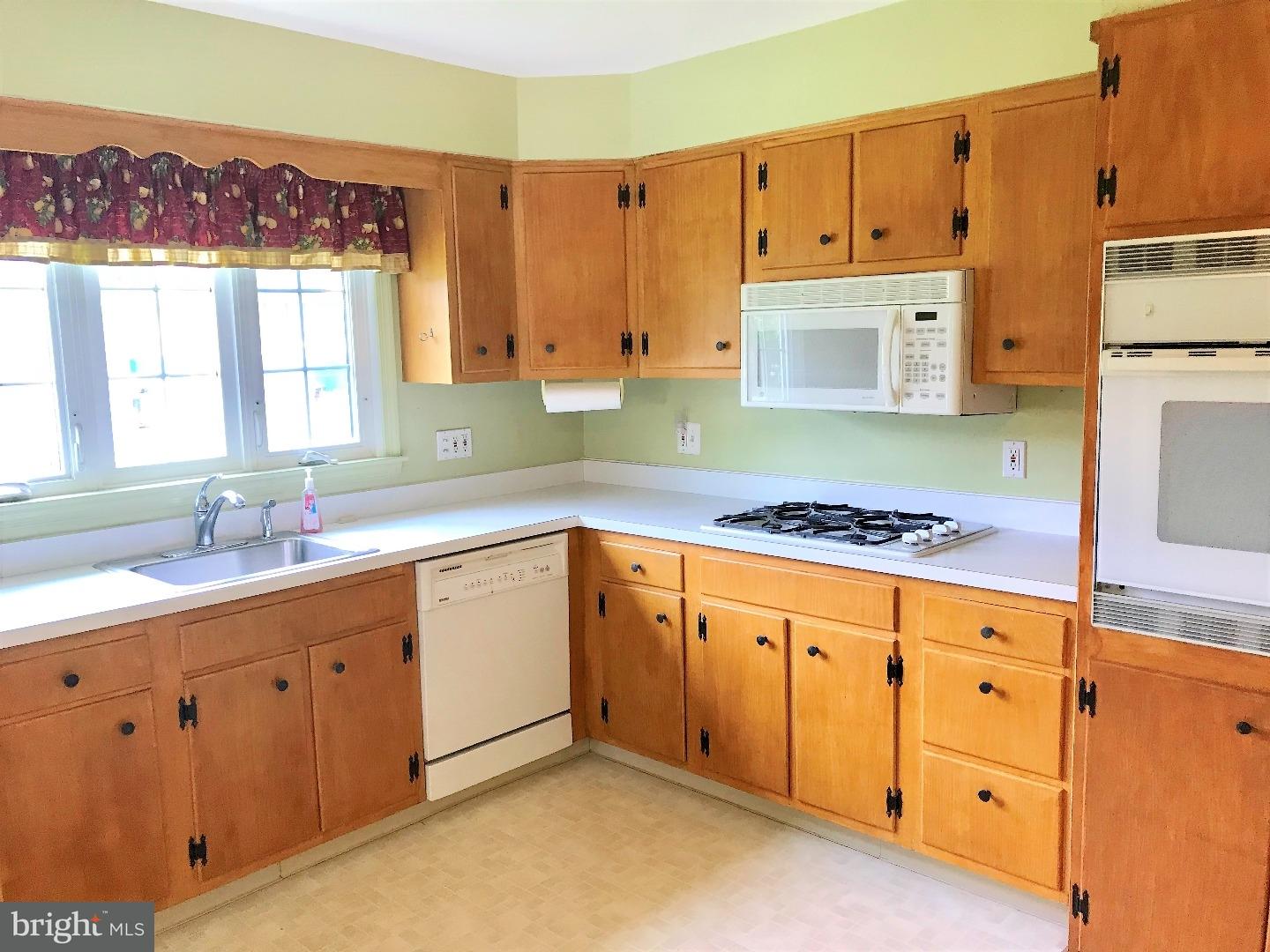 2608 Yellowstone Road Cinnaminson, NJ 08077 - Photo 4 of 21 Kitchen