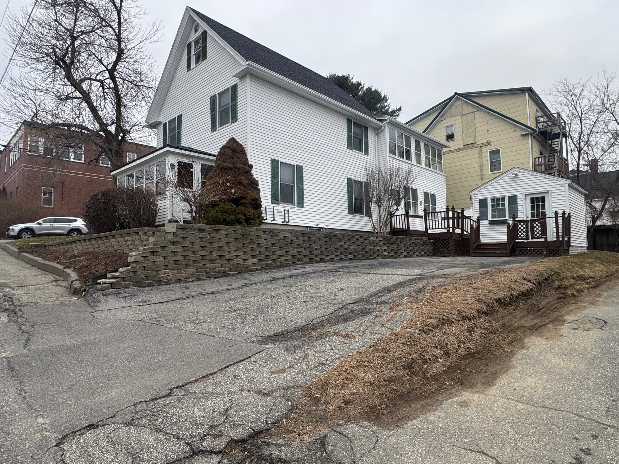 1) Immaculately maintained 2 unit