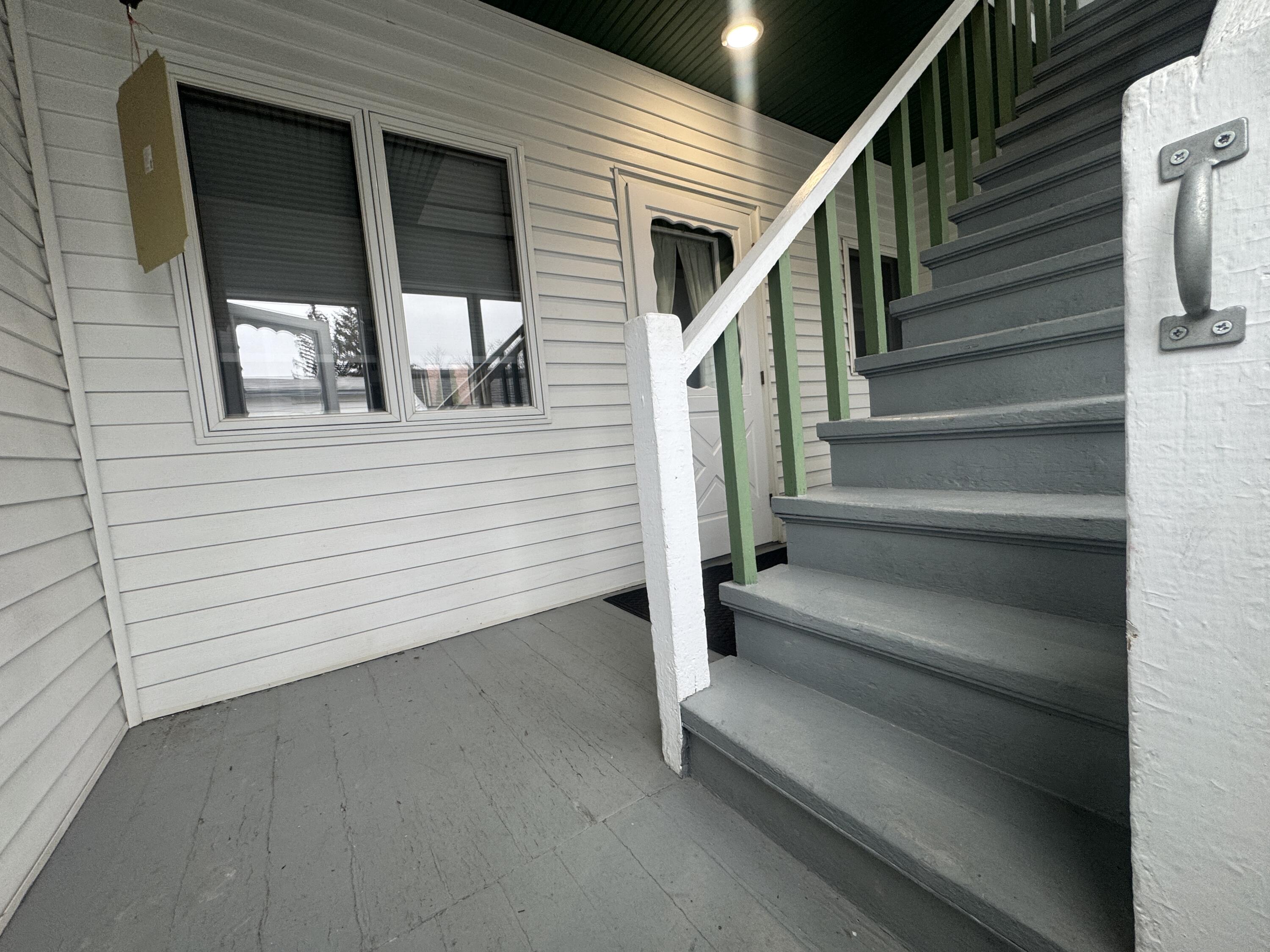33 Franklin Street Augusta, ME 04330 - Photo 2 of 34 2) Enclosed Porch
