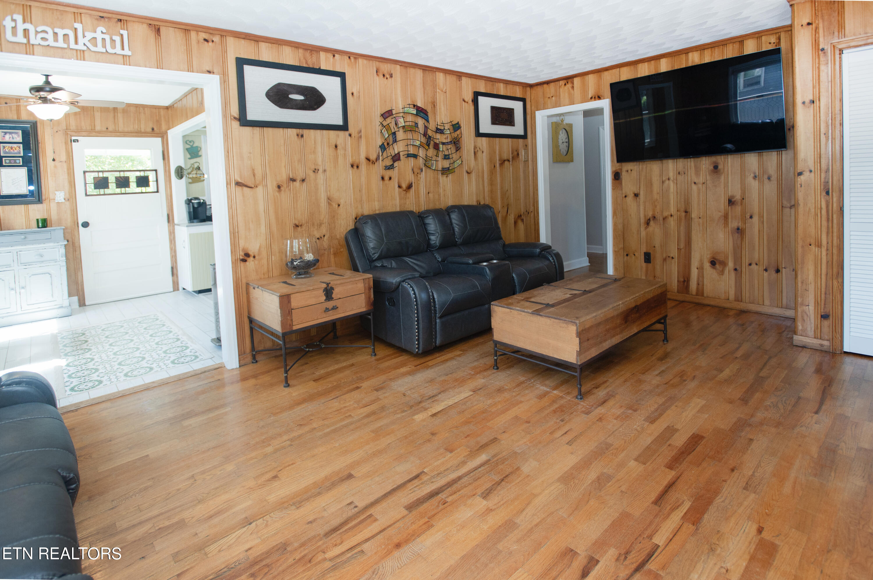 1107 Scott Road Kingston, TN 37763 - Photo 8 of 32 Living Room