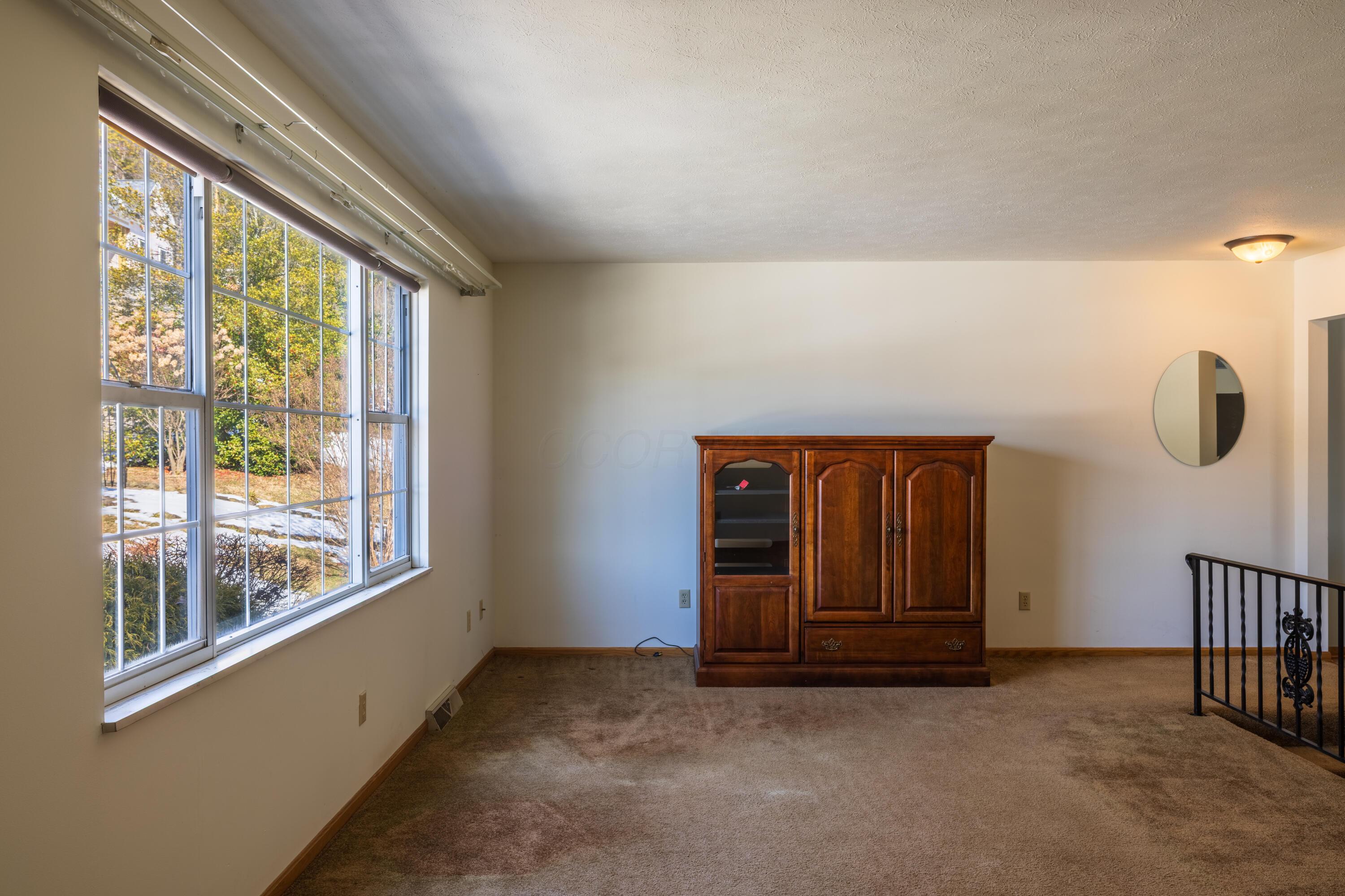 44 Strathmore Boulevard Athens, OH 45701 - Photo 8 of 54 JZP_44StrathmoreBlvd_017