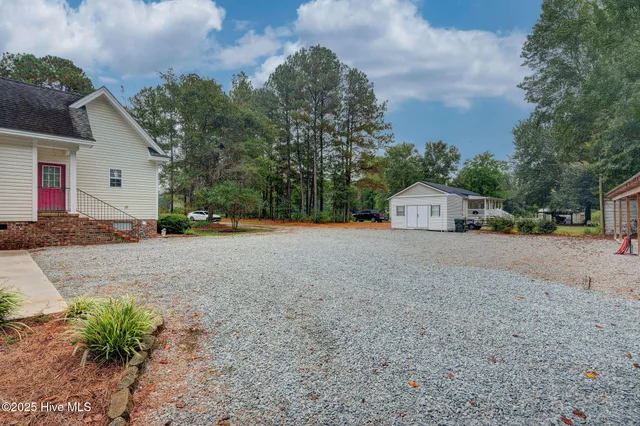 $450,000 | 332 Batchelor Bay Road, Wallace, NC 28466