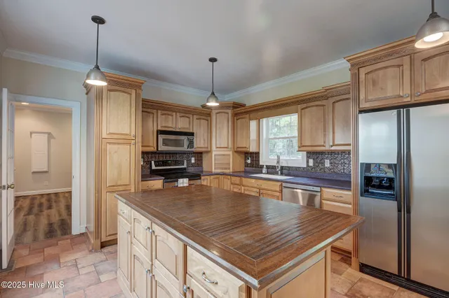 $450,000 | 332 Batchelor Bay Road, Wallace, NC 28466