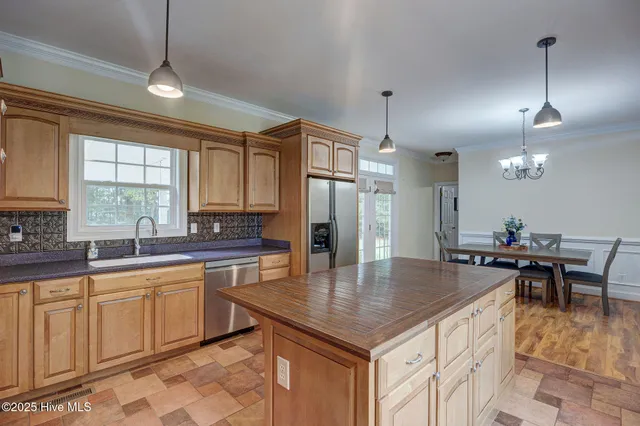 $450,000 | 332 Batchelor Bay Road, Wallace, NC 28466