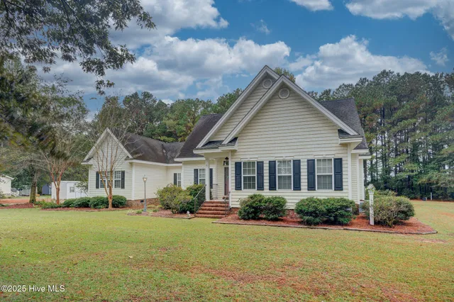 $450,000 | 332 Batchelor Bay Road, Wallace, NC 28466