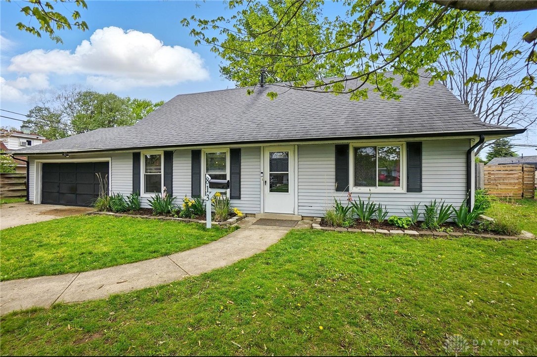 813 Kenosha Road Kettering, OH 45429 - Photo 2 of 20