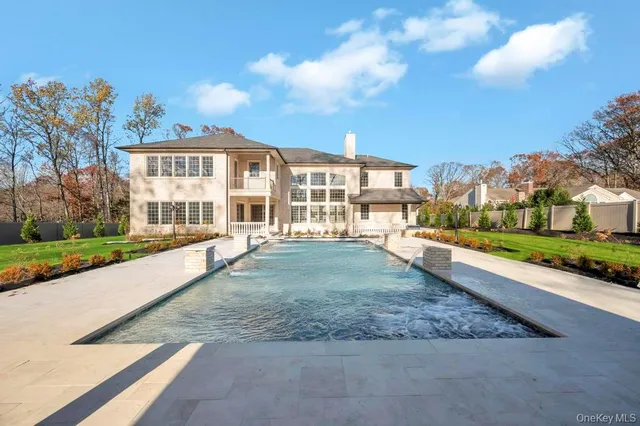 $4,988,888 | 6 Gables Court, Dix Hills, NY 11746