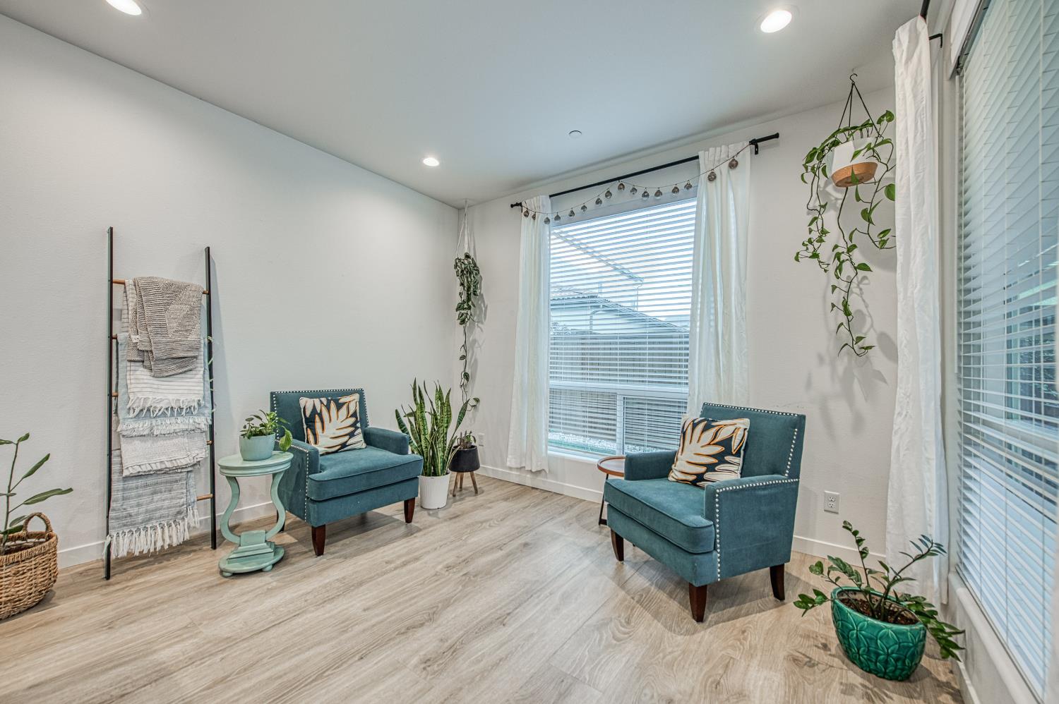 4311 San Miguel Road Madera, CA 93636 - Photo 23 of 79 a living room with furniture and a potted plant