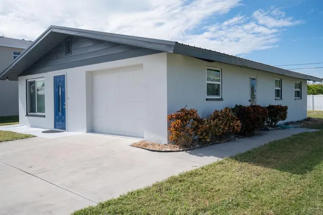 $2,800 | 3724 117th Street West, Bradenton, FL 34210
