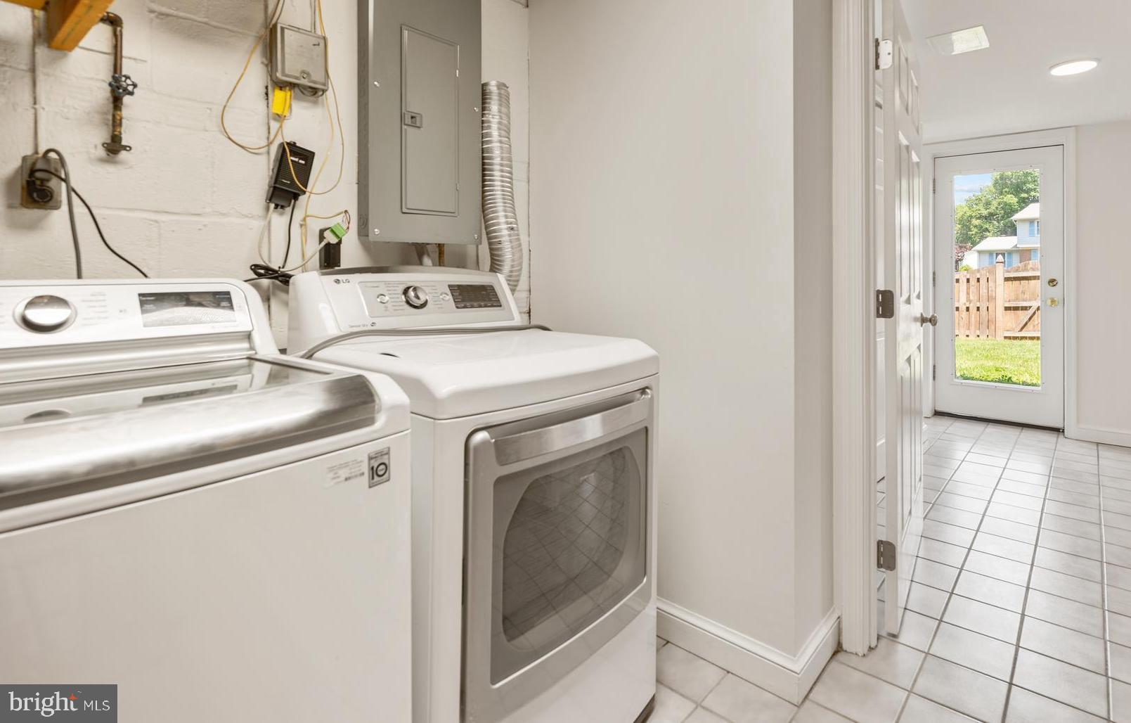 6800 Seton Court Springfield, VA 22152 - Photo 37 of 51 a utility room with dryer and washer