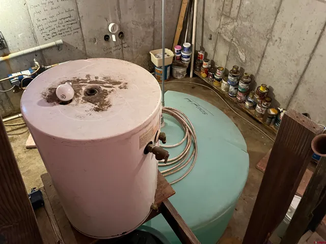 an aerial view of a kitchen with a fountain