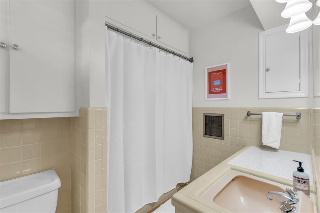 6127 Bandera Avenue, Unit D Dallas, TX 75225 - Photo 20 of 24