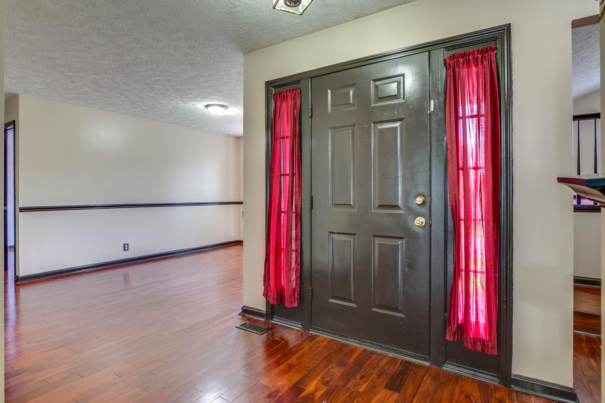 3429 Shakertown Road Antioch, TN 37013 - Photo 3 of 27 Inviting Foyer Entrance