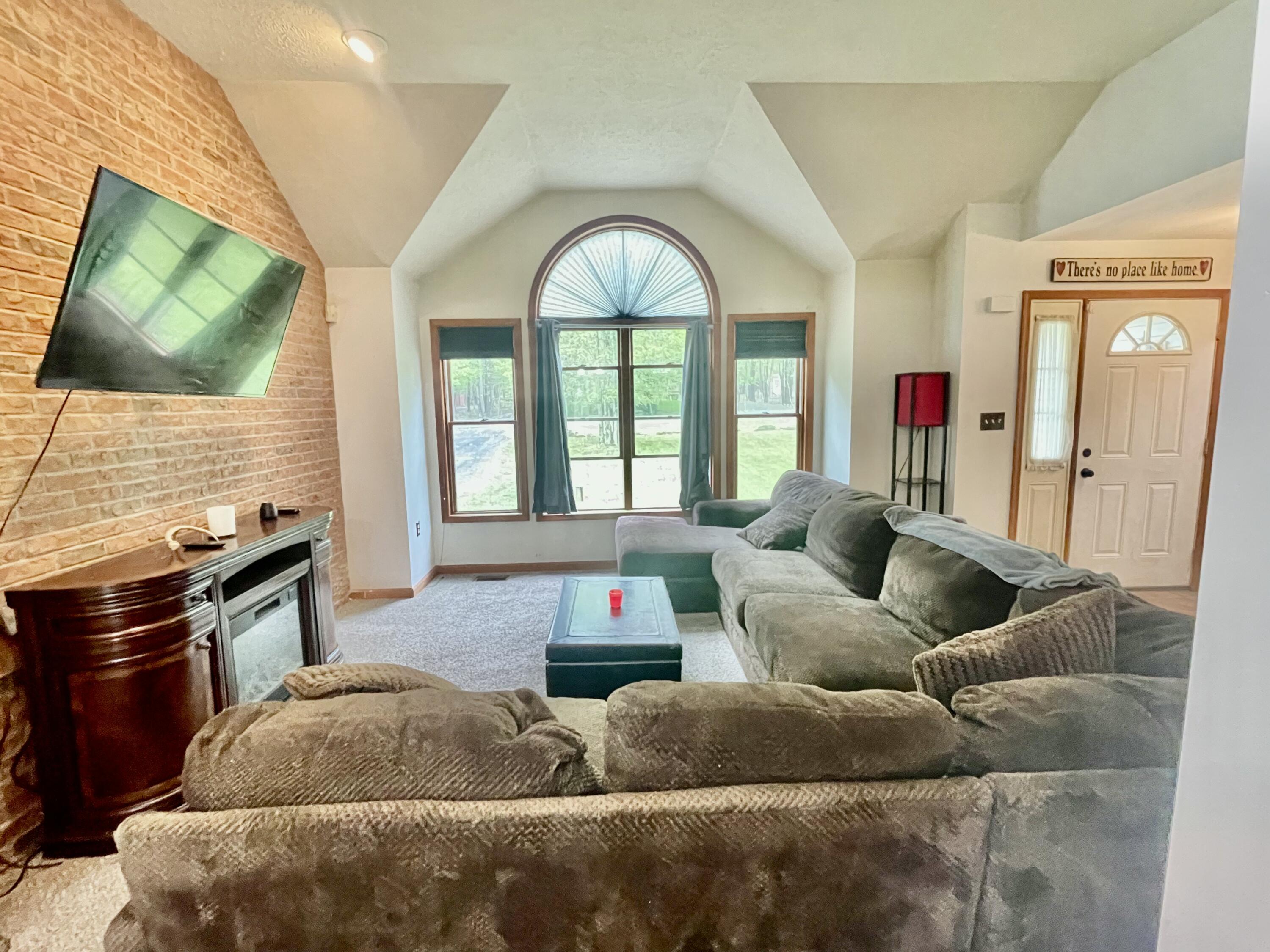 350 Brier Crest Road Blakeslee, PA 18610 - Photo 10 of 21 large living