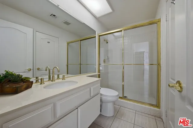 a view of washer and dryer with kitchen in