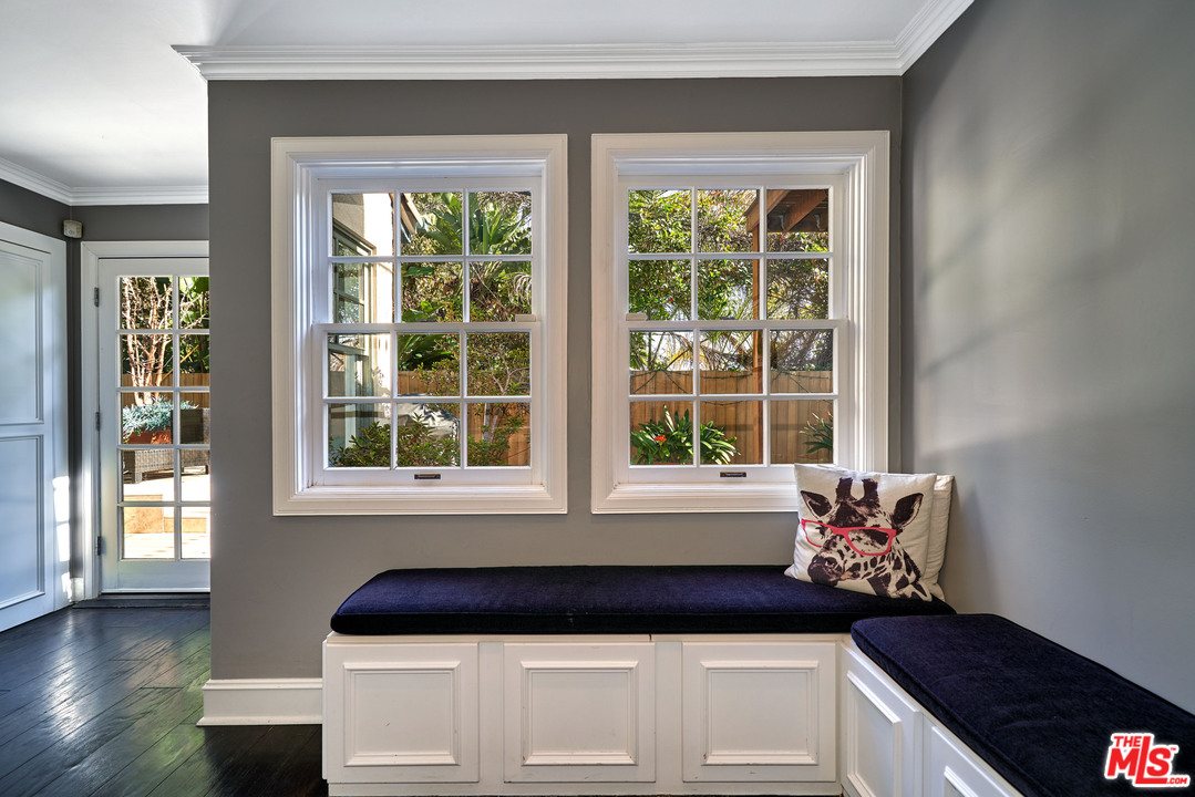 1488 North Kings Road Los Angeles, CA 90069 - Photo 18 of 53 a bath room with a window