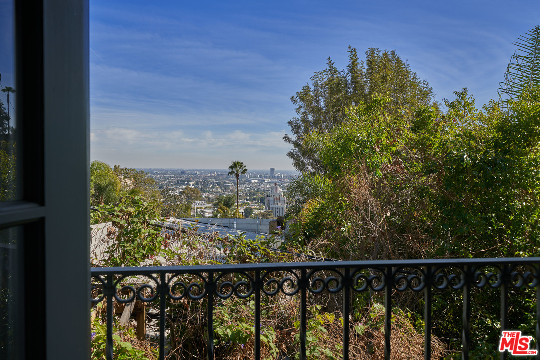 1488 North Kings Road Los Angeles, CA 90069 - Photo 50 of 53 a view of a balcony