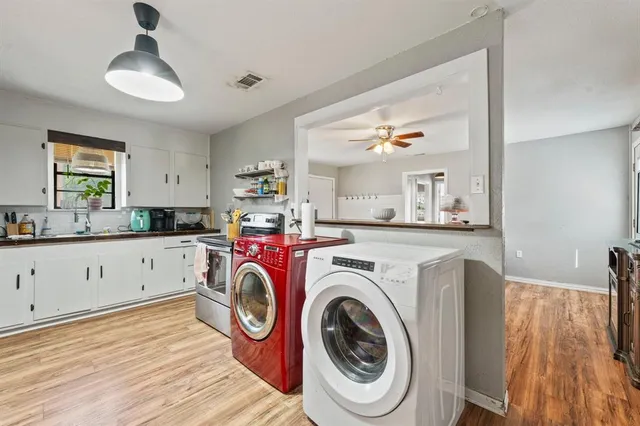 a view of kitchen with washer and dryer