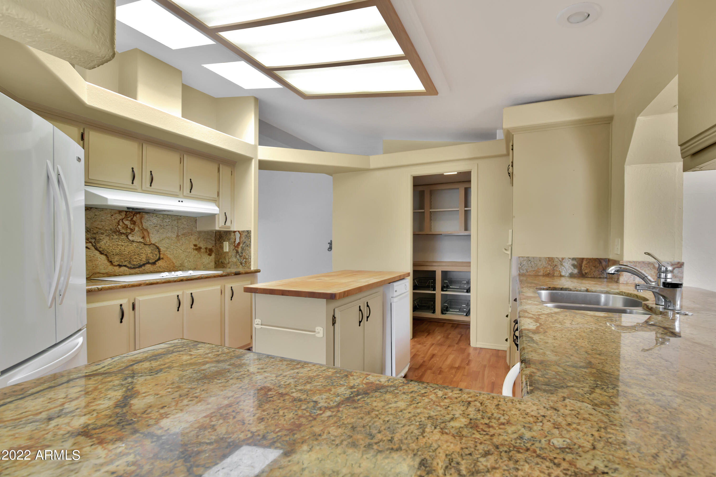 12225 East Obsidian Loop Road Dewey, AZ 86327 - Photo 17 of 39 13 Kitchen