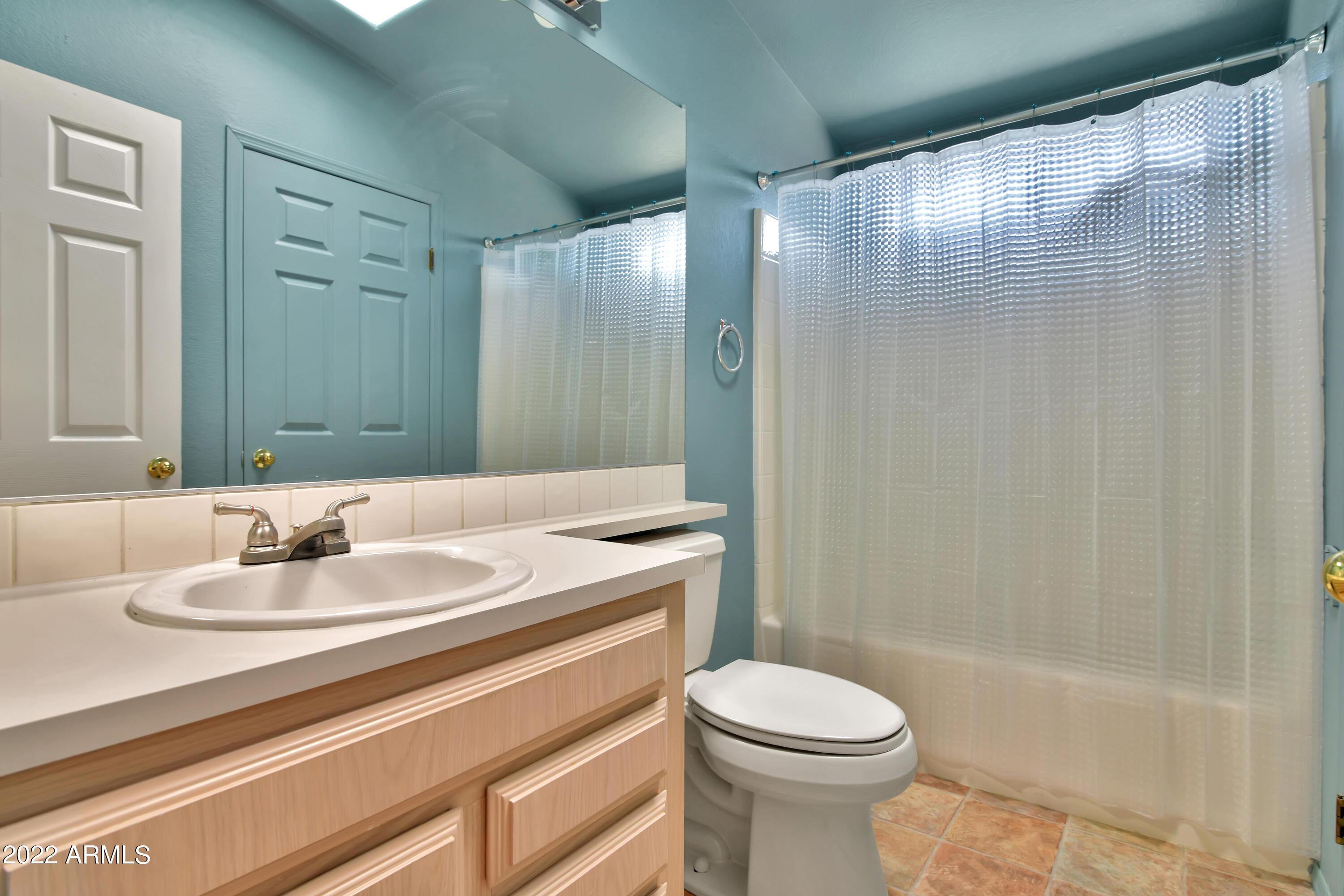 12225 East Obsidian Loop Road Dewey, AZ 86327 - Photo 29 of 39 23 Guest bathroom