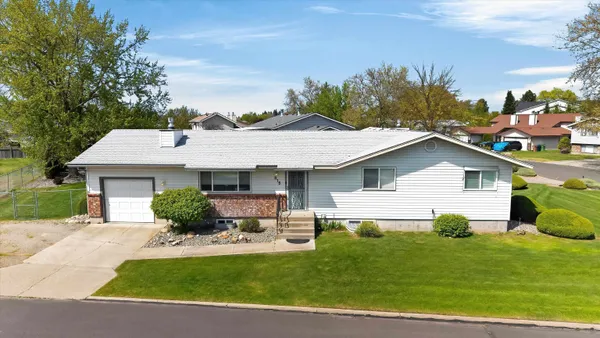 $325,000 | 815 East Beacon Avenue, Spokane, WA 99208
