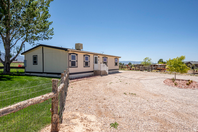 255 West 3000th Street North Cedar City, UT 84721 - Photo 3 of 45