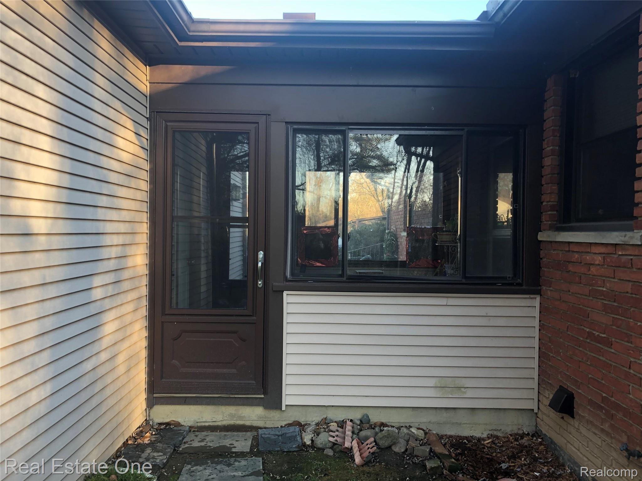 14997 Salem Road Redford, MI 48239 - Photo 4 of 29 salem4.jpg