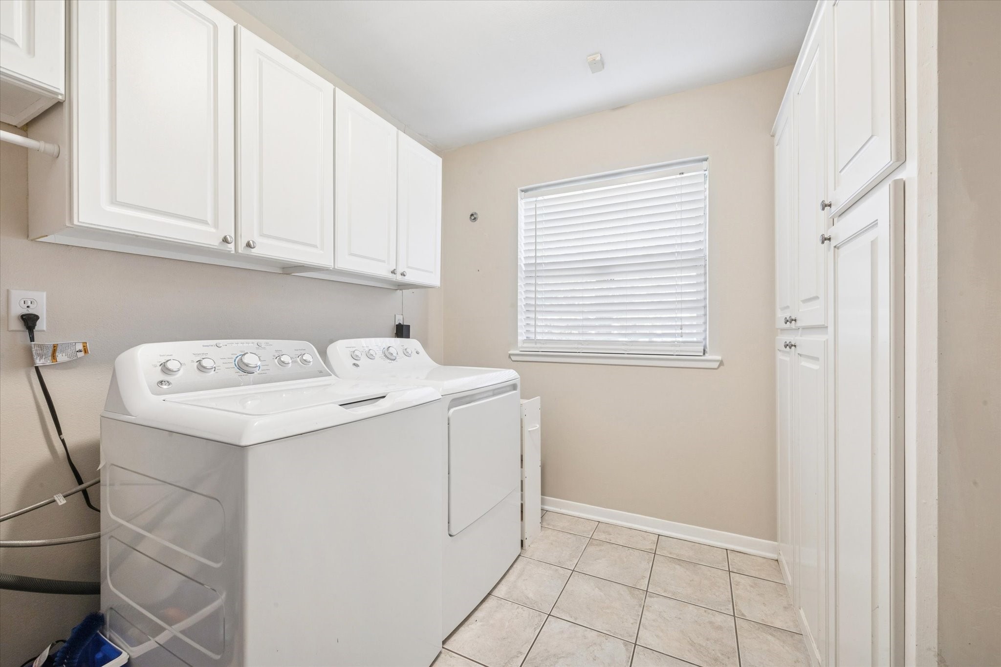 10902 Mullins Drive Houston, TX 77096 - Photo 17 of 20 a utility room with dryer and washer