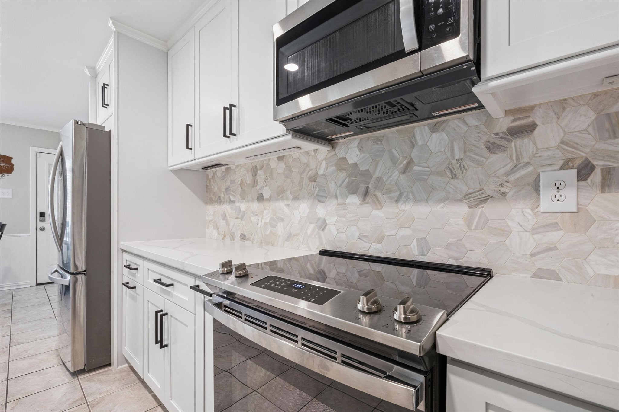 10902 Mullins Drive Houston, TX 77096 - Photo 4 of 20 a close view of a stove top oven and refrigerator