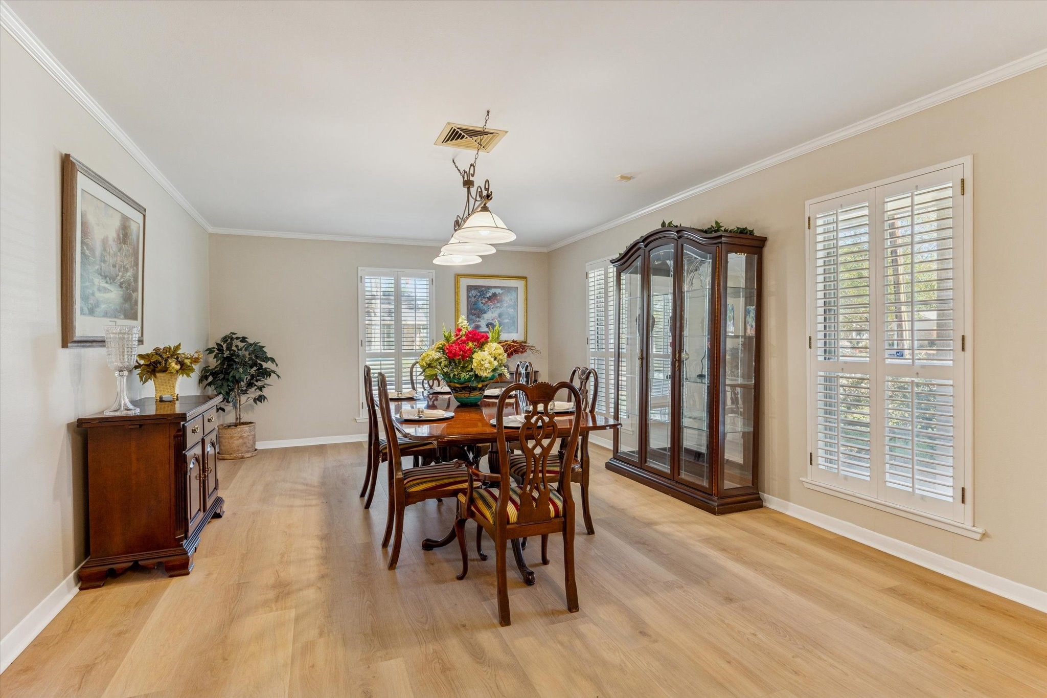 10902 Mullins Drive Houston, TX 77096 - Photo 6 of 20 a dining room with furniture and window