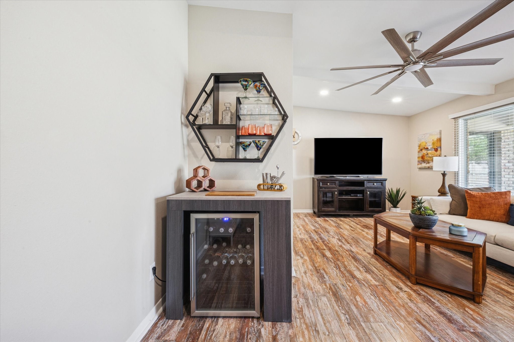 10902 Mullins Drive Houston, TX 77096 - Photo 9 of 20 a living room with furniture and a flat screen tv