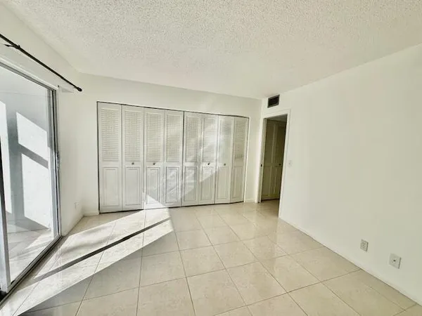 a view of entryway with white walls